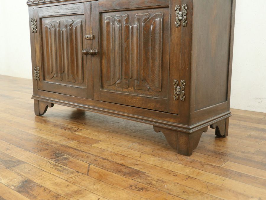 長年愛され続ける英国の伝統的デザインのブックケース 80794