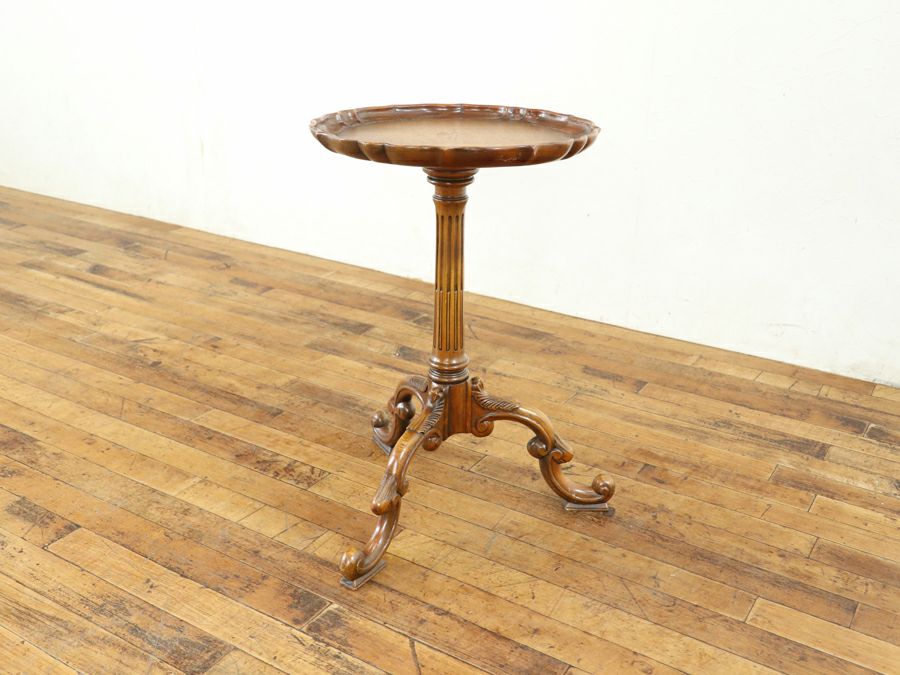 一線を画す、優美なたたずまいの英国ワインテーブル 80857