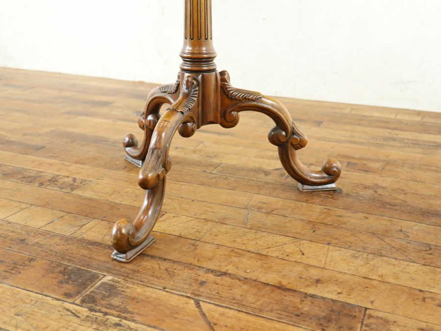 一線を画す、優美なたたずまいの英国ワインテーブル 80857