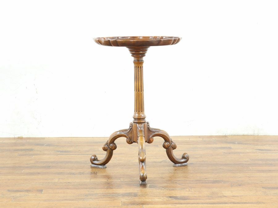 一線を画す、優美なたたずまいの英国ワインテーブル 80857