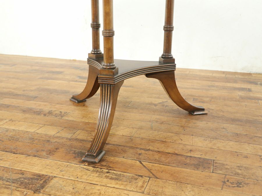 お花がひらいたような天板形状とバンブーレッグ 英国コーヒーテーブル 80862