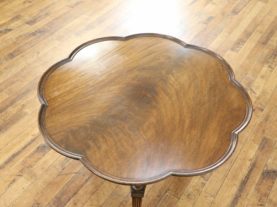 お花がひらいたような天板形状とバンブーレッグ 英国コーヒーテーブル 80862