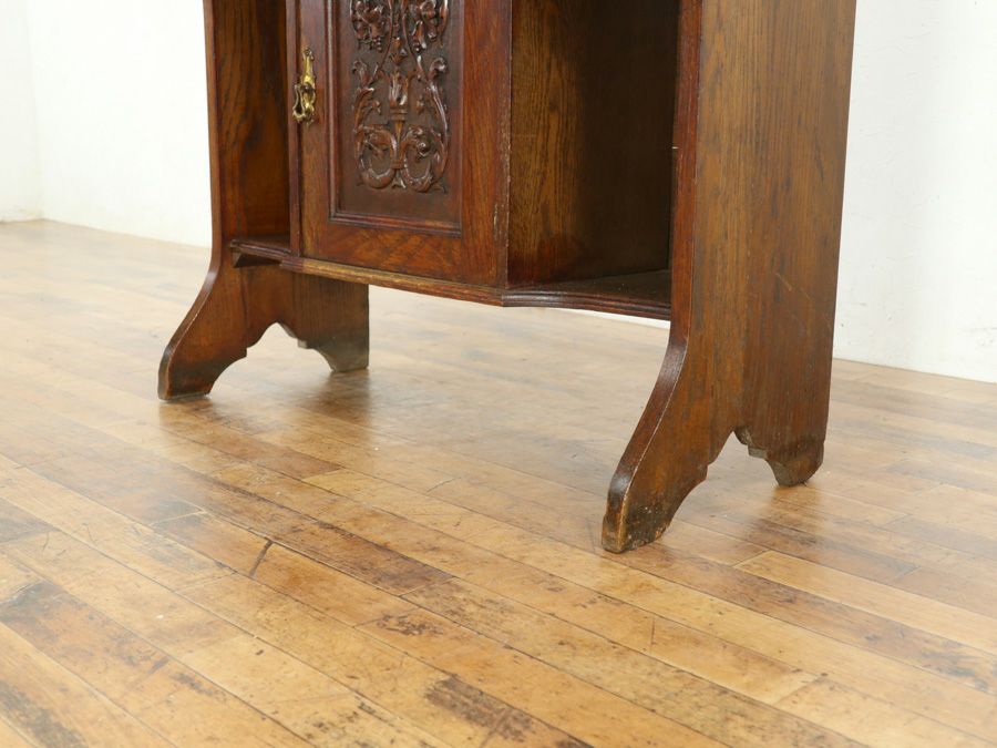 イギリスで100年以上を過ごした アンティークスチューデントビューロー 80722