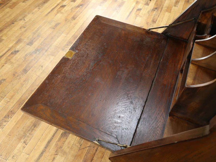 イギリスで100年以上を過ごした アンティークスチューデントビューロー 80722