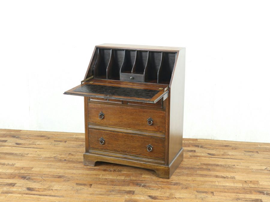 扉を開けるとデスクに早変わりする収納家具 イギリスライティングビューロー 80827