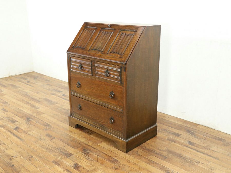 扉を開けるとデスクに早変わりする収納家具 イギリスライティングビューロー 80827