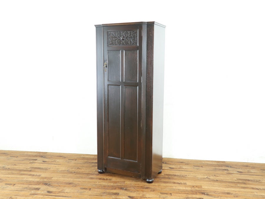 ダークカラーなワードローブ 80655