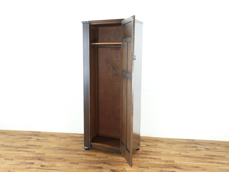 ダークカラーなワードローブ 80655