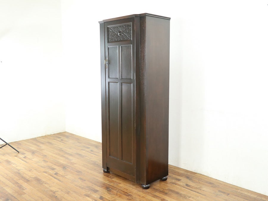 ダークカラーなワードローブ 80655