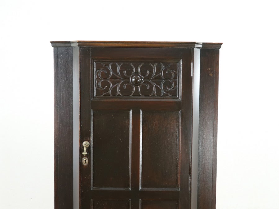 ダークカラーなワードローブ 80655