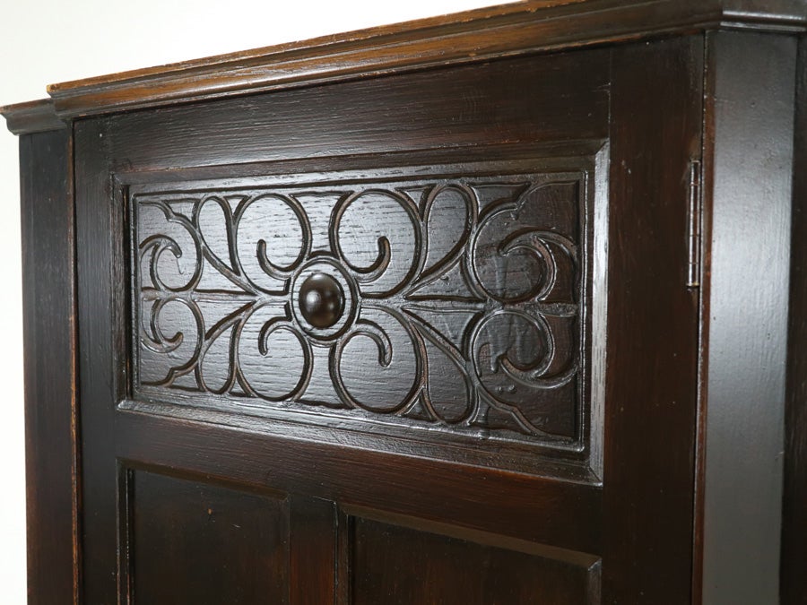 ダークカラーなワードローブ 80655