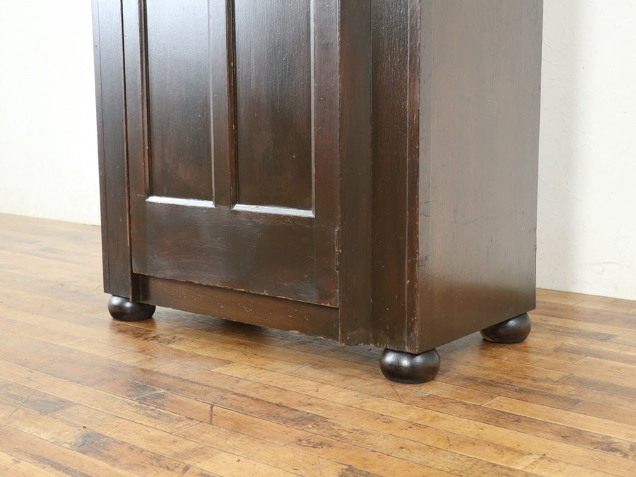 ダークカラーなワードローブ 80655