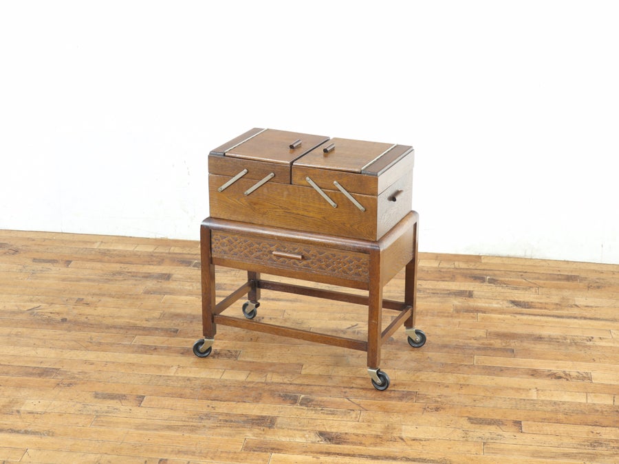 キャスターの付いたタイプのソーイングボックス 80678