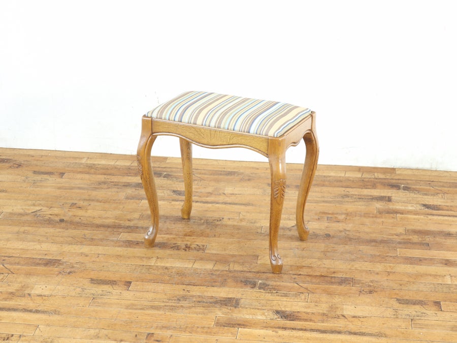 小ぶりでかわいい 猫脚フレンチスツール 65457