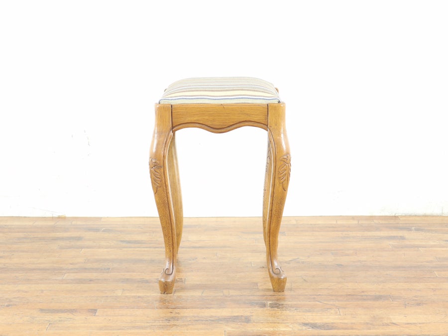 小ぶりでかわいい 猫脚フレンチスツール 65457