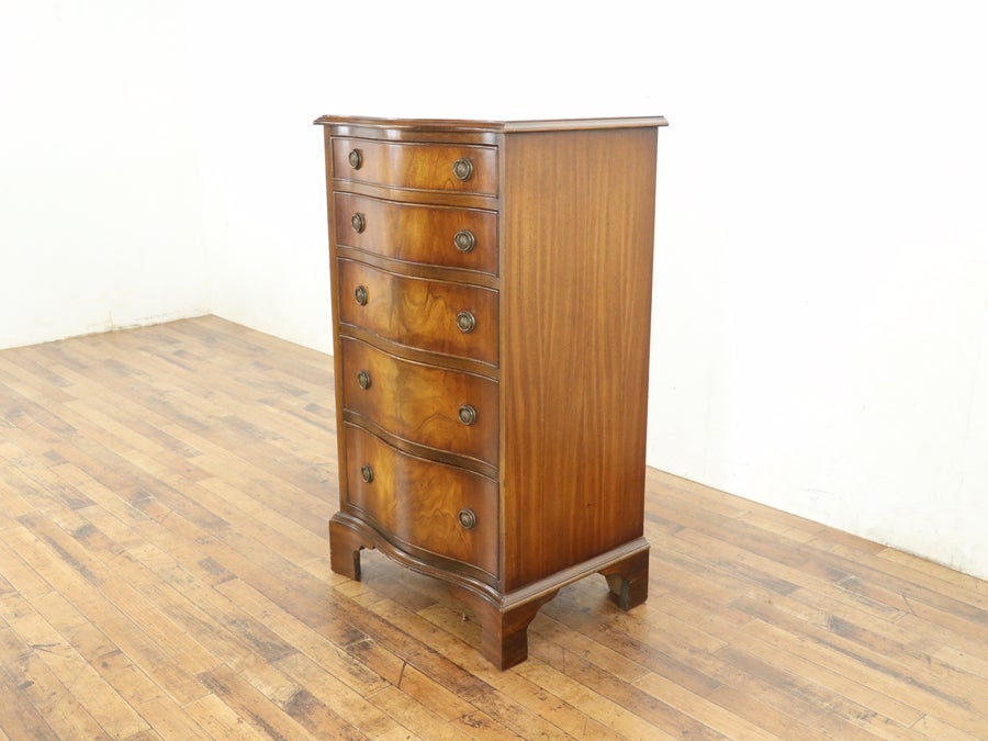 サイズ違いの引き出しが嬉しい サーペンタインフロント チェスト 80736