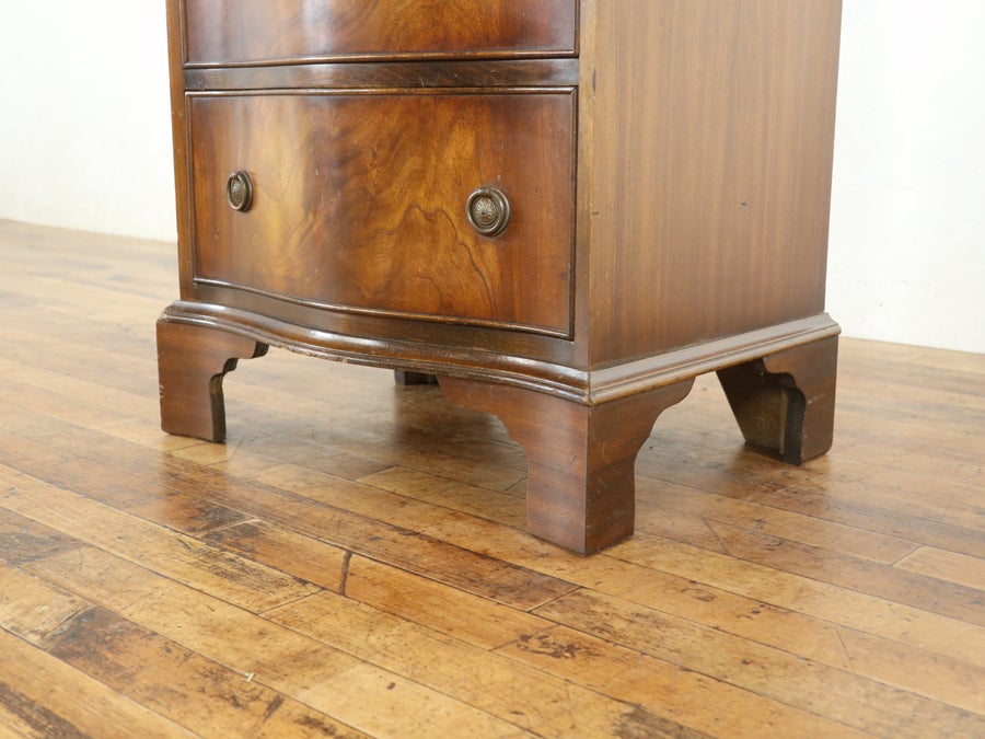 サイズ違いの引き出しが嬉しい サーペンタインフロント チェスト 80736