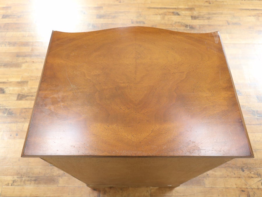 サイズ違いの引き出しが嬉しい サーペンタインフロント チェスト 80736