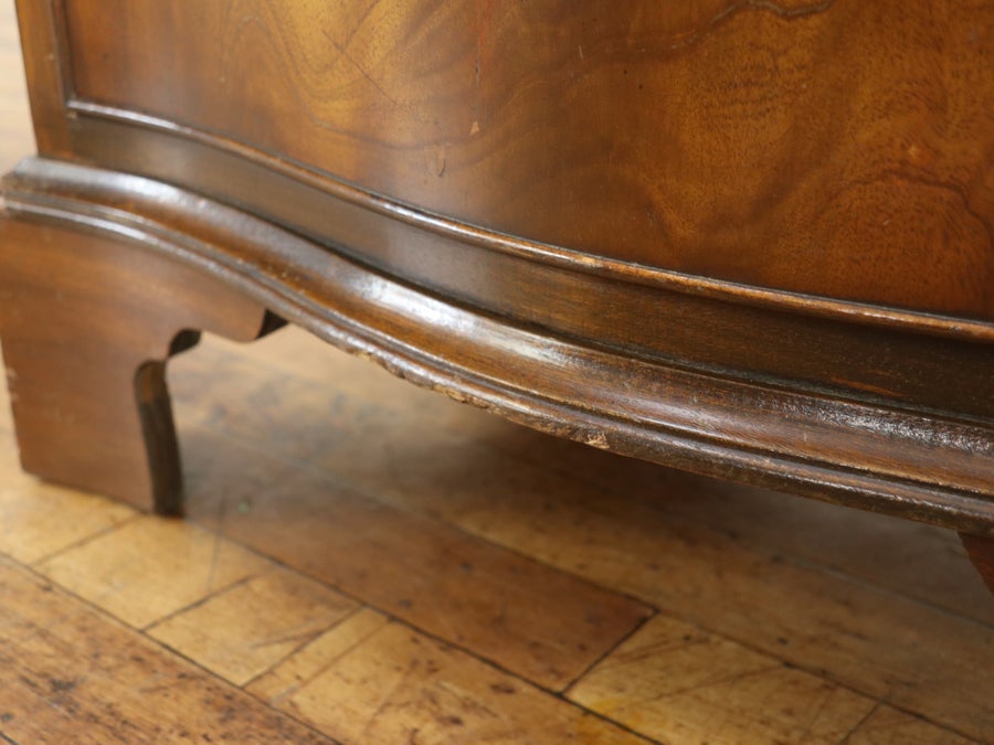 サイズ違いの引き出しが嬉しい サーペンタインフロント チェスト 80736