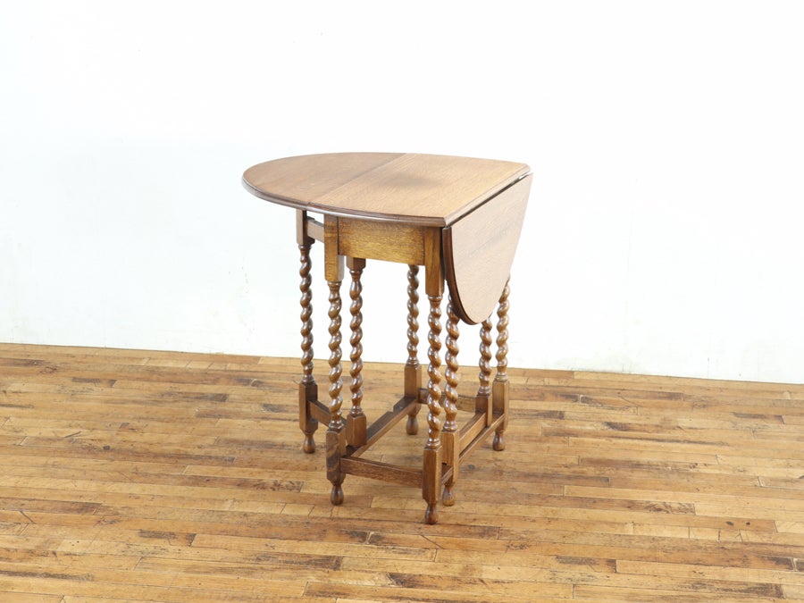 色の濃淡にも歴史を感じる 明るめゲートレッグテーブル 80896