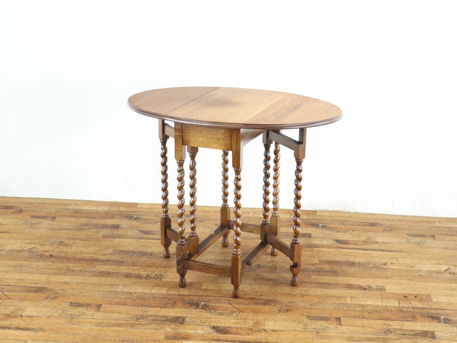 色の濃淡にも歴史を感じる 明るめゲートレッグテーブル 80896