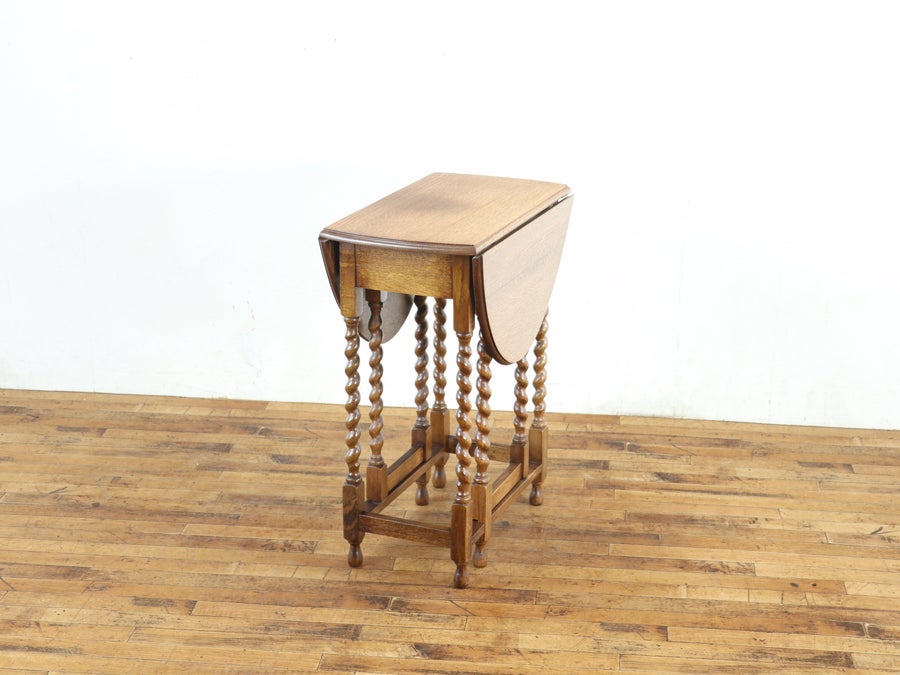 色の濃淡にも歴史を感じる 明るめゲートレッグテーブル 80896