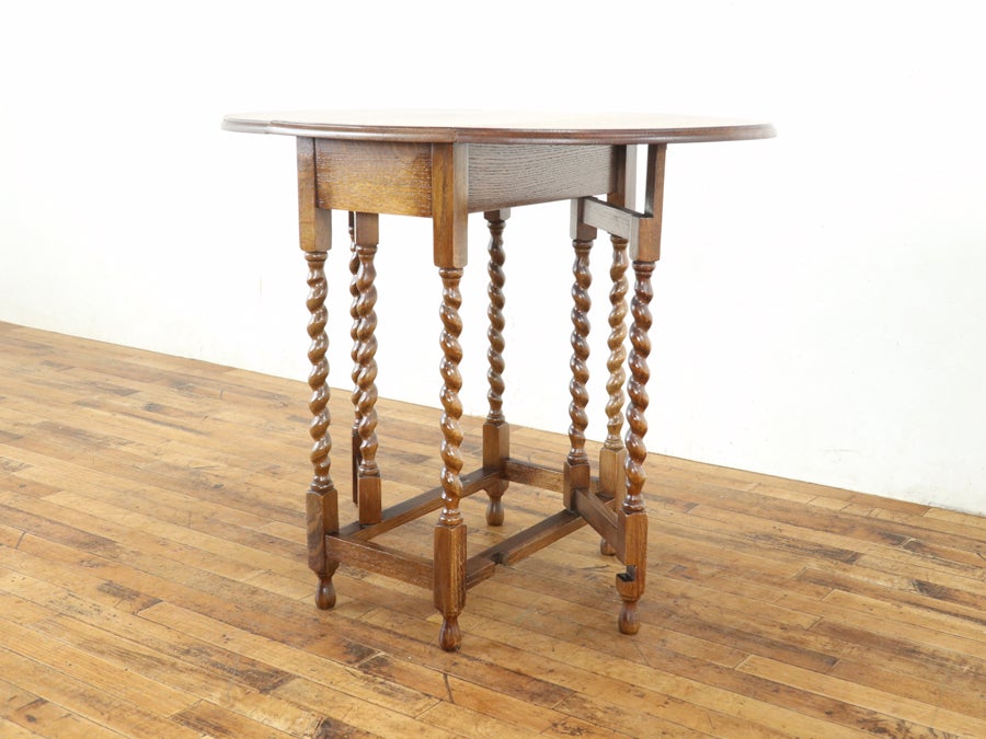 色の濃淡にも歴史を感じる 明るめゲートレッグテーブル 80896