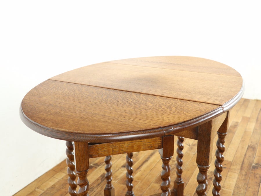 色の濃淡にも歴史を感じる 明るめゲートレッグテーブル 80896