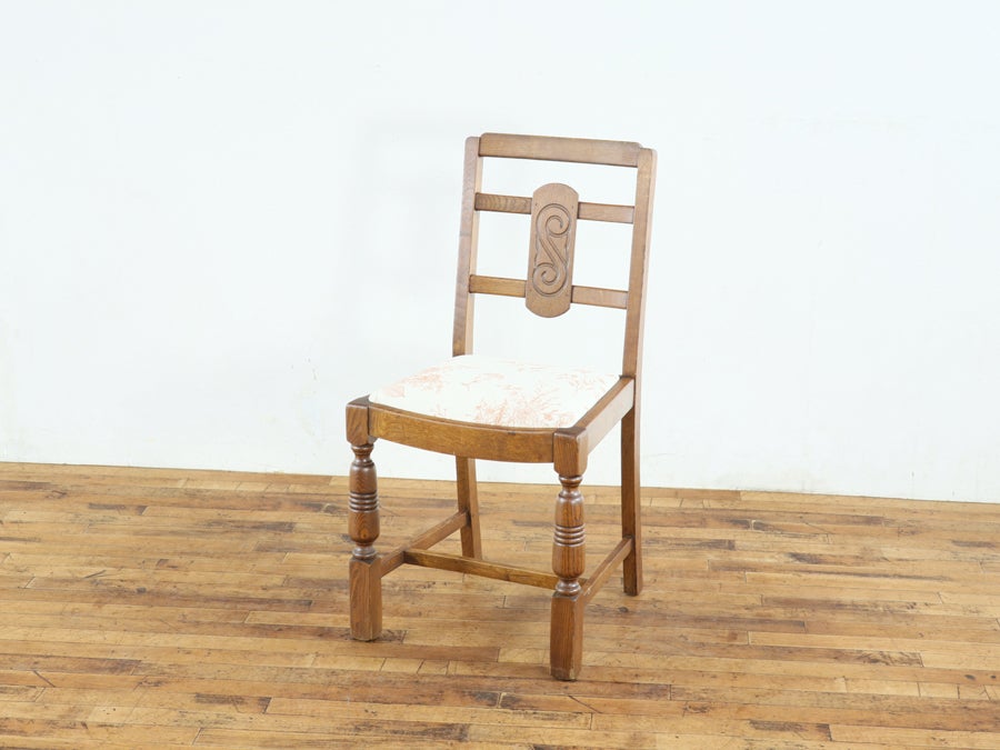 特徴的な背もたれのデザイン 張替済ダイニングチェア 80874<br>在庫4脚