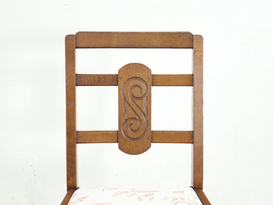 特徴的な背もたれのデザイン 張替済ダイニングチェア 80874<br>在庫4脚