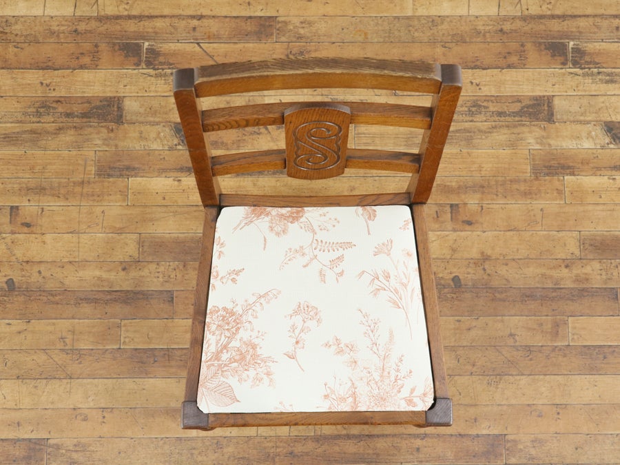 特徴的な背もたれのデザイン 張替済ダイニングチェア 80874<br>在庫4脚