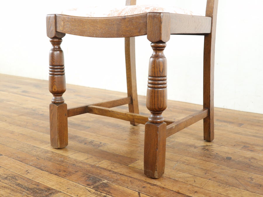 特徴的な背もたれのデザイン 張替済ダイニングチェア 80874<br>在庫4脚