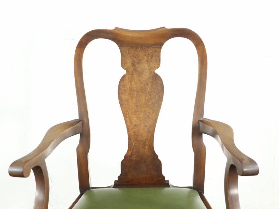 ウォールナットの杢目がアクセント 座面張替済クィーンアンアームチェア 80713b<br>在庫2脚