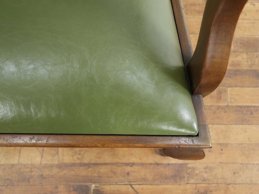 ウォールナットの杢目がアクセント 座面張替済クィーンアンアームチェア 80713b<br>在庫2脚