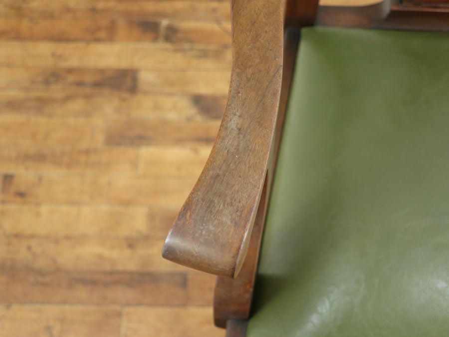 ウォールナットの杢目がアクセント 座面張替済クィーンアンアームチェア 80713b<br>在庫2脚