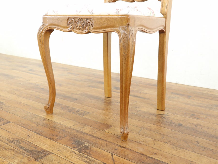 背もたれの華やかな彫刻 張替済猫脚ダイニングチェア 65464<br>在庫6脚