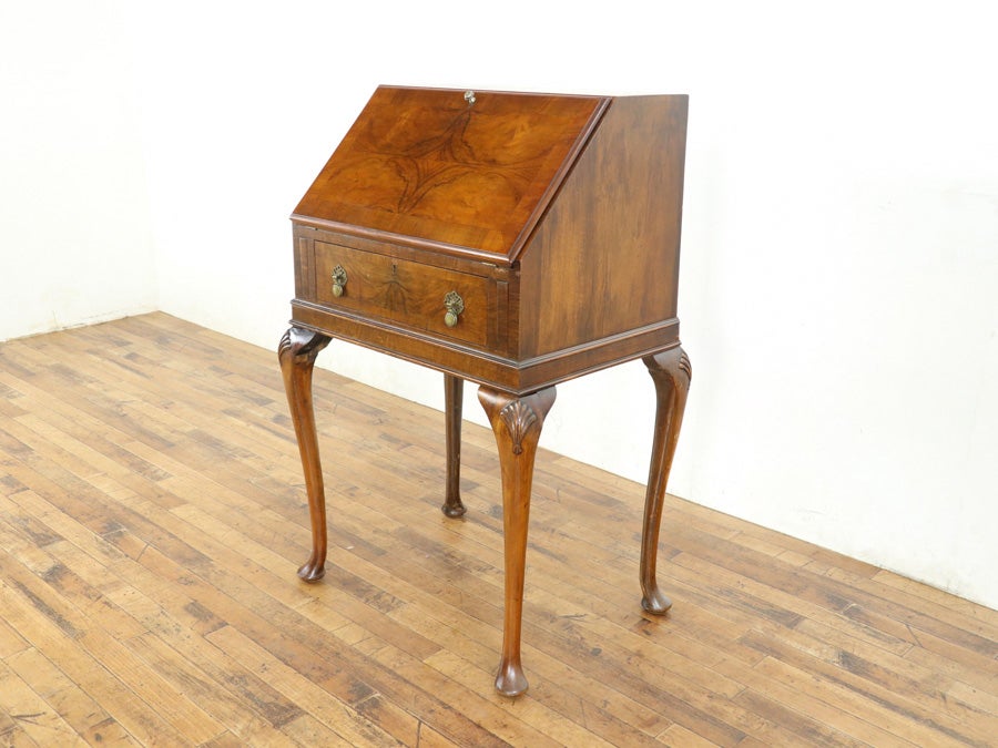 小ぶりな珍しいサイズと長い脚 バール杢の美しい杢目 ライティングビューロー 80816