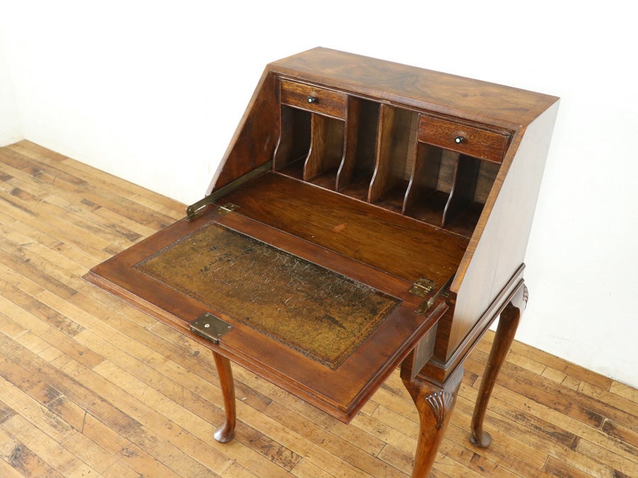 小ぶりな珍しいサイズと長い脚 バール杢の美しい杢目 ライティングビューロー 80816