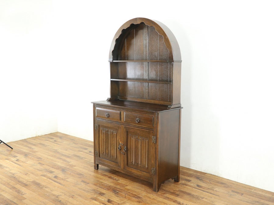 少し横幅広めの珍しいサイズ ドームトップカップボード 80697