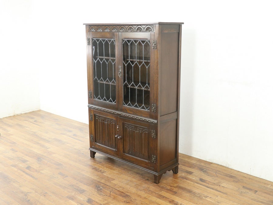 イギリス伝統の意匠を取り入れた ブックケース 80795