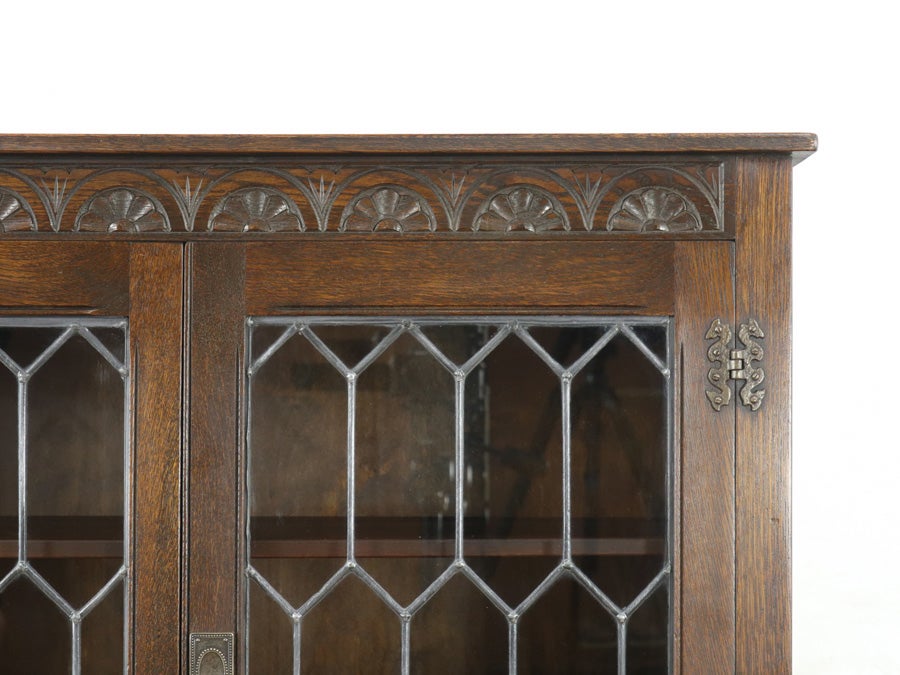 イギリス伝統の意匠を取り入れた ブックケース 80795