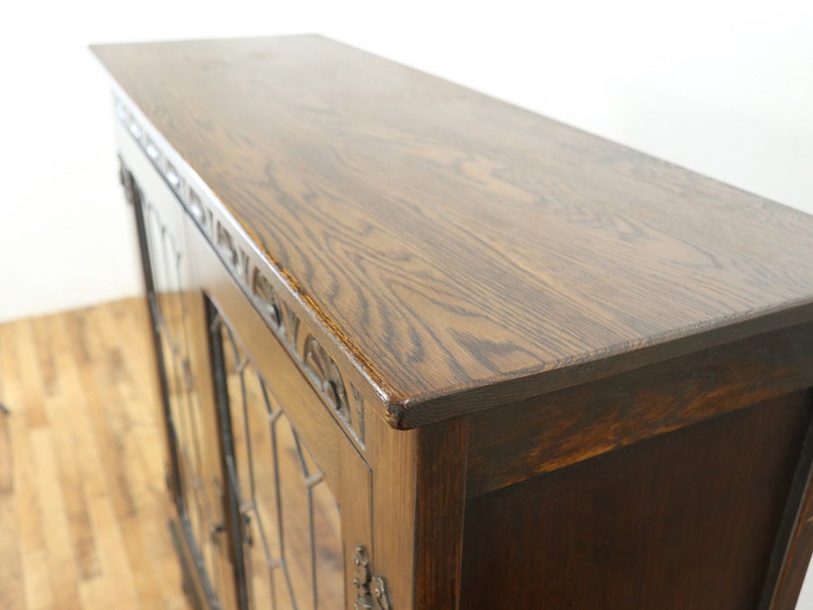 イギリス伝統の意匠を取り入れた ブックケース 80795