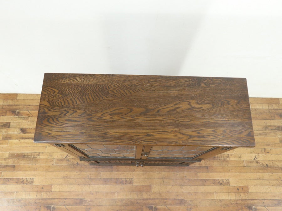 イギリス伝統の意匠を取り入れた ブックケース 80795