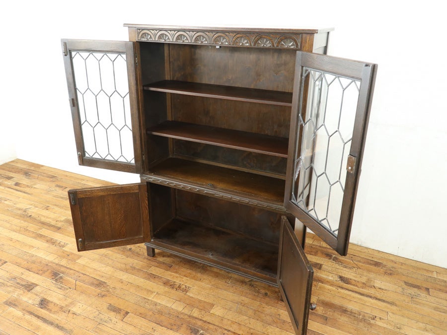 イギリス伝統の意匠を取り入れた ブックケース 80795