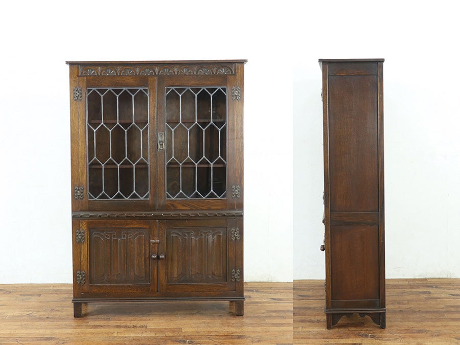 イギリス伝統の意匠を取り入れた ブックケース 80795