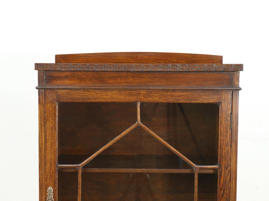 ボールアンドクロウが印象的で興味深い ブックケース 80882