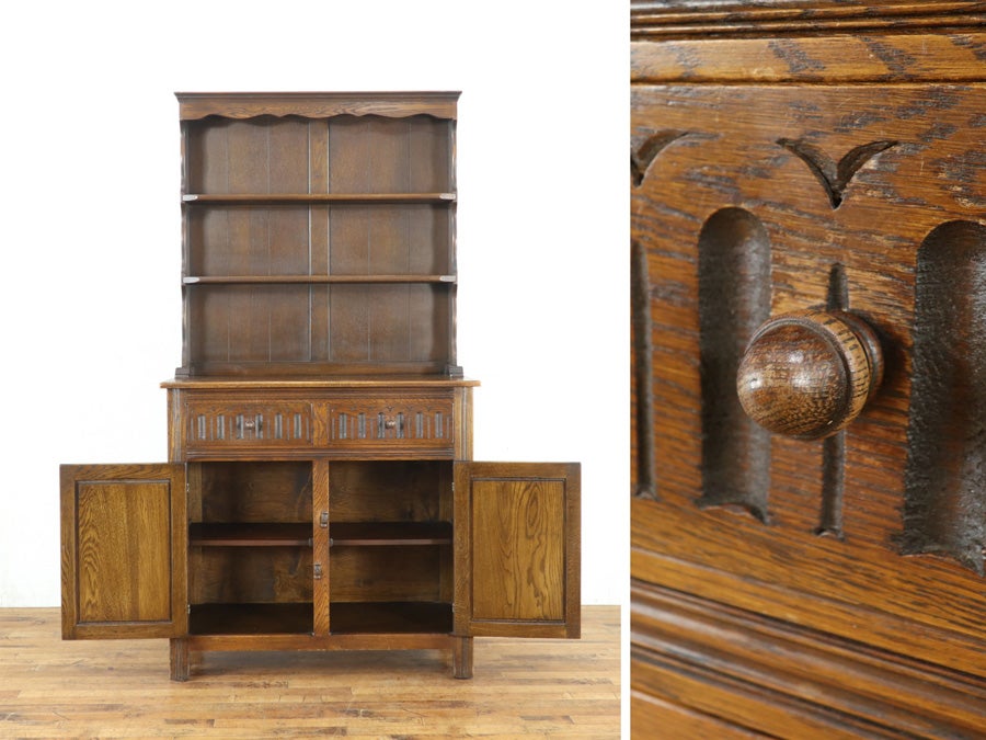 扉の彫刻も魅力の飾り棚 カップボード 80708