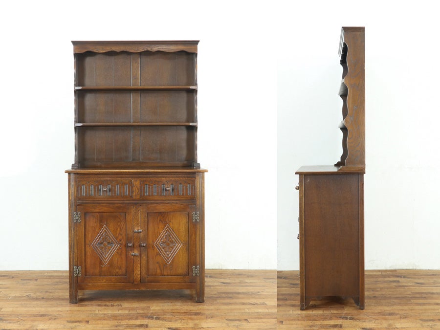 扉の彫刻も魅力の飾り棚 カップボード 80708