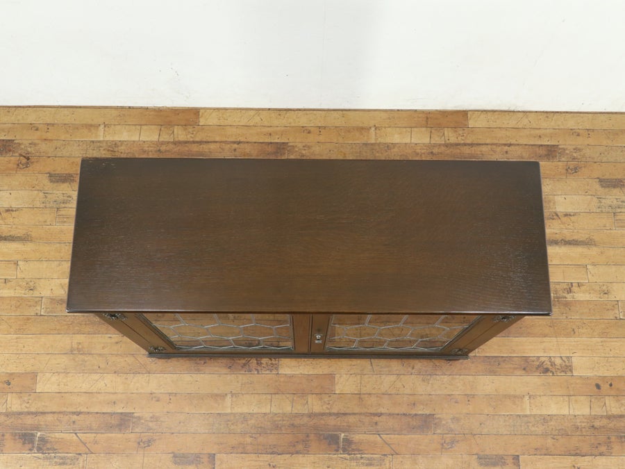 ステンドグラスも魅力 背が低めのブックケース 80757