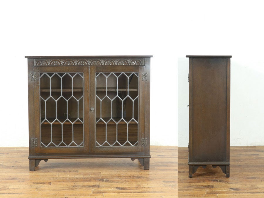 ステンドグラスも魅力 背が低めのブックケース 80757